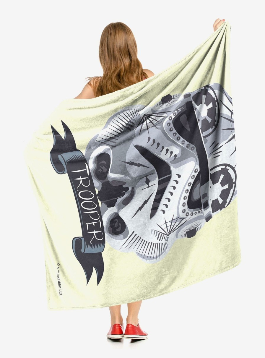 Bedroom * | Star Wars Storm Trooper Decorated Helmet Throw Blanket Best-Selling